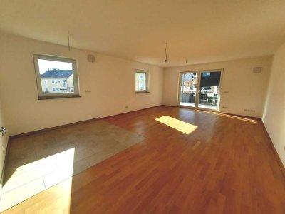 Helle, moderne 3-Zimmer-Wohnung mit Balkon in Beratzhausen