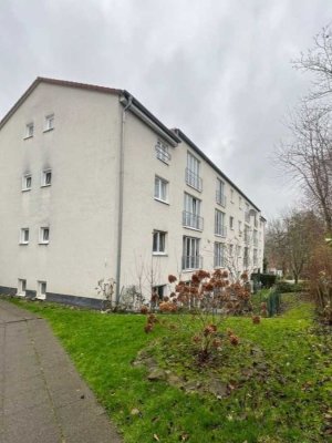 Große helle 3-Zimmer-Wohnung in ruhiger Lage zu vermieten.