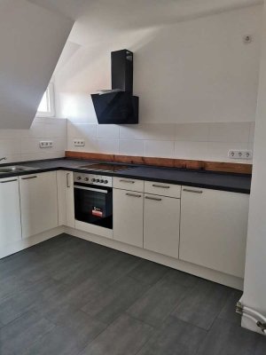 ERSTBEZUG - Wunderschöne komplett sanierte 4 Zimmer Dachgeschoss Wohnung