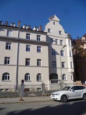 Großzügige Altbauwohnung  – Stilvoll wohnen in zentraler Lage