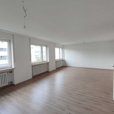 Helle, großzügige 3 Zimmer-Wohnung mit Balkon!