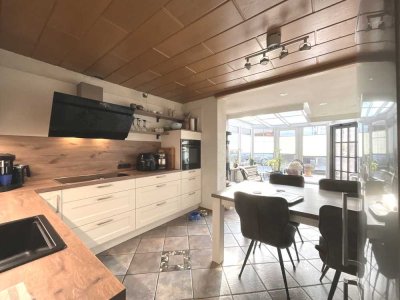 Zweifamilienhaus ca 160 m² Wohnfläche, Kamin und Garten – nahe dem Edersee!