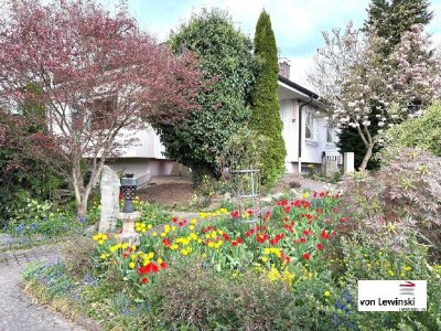 GROSSES EINFAMILIENHAUS MIT EINLIEGERWOHNUNG...