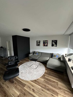 � Design-Möblierte 1-Zimmer-Wohnung in direkter Rheinlage – Rodenkirchen