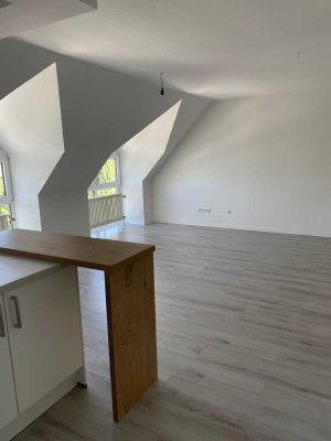 Von privat: Schöne 2-Zimmer-Dachgeschoss-Maisonettewohnung