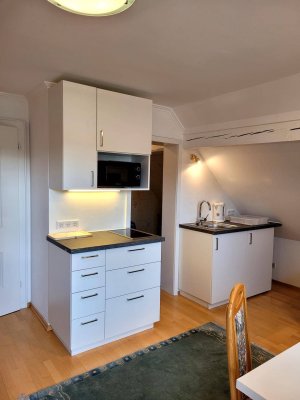 Nearby Red Bull Base, University Salzburg and City Center: schönes Zimmer mit Balkon und Küchenblock &amp; Dusche/ WC im Stadtteil AIGEN - Salzburg in Privathaus