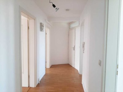 Kleine 3-Zimmerwohnung im Dachgeschoss in Karlsruhe-Südstadt!