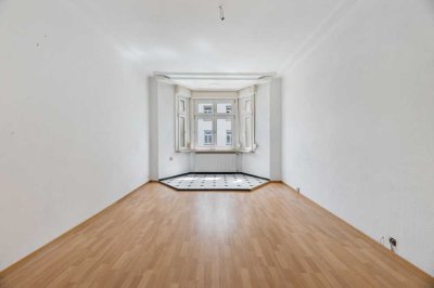 ++ Altbaucharme im Westen – Geräumig mit Balkon und Blick ins Grüne ++