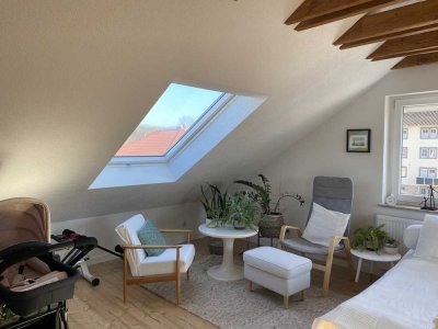 Modernisierte Dachgeschoss-Wohnung mit einem Zimmer und Einbauküche in Schwäbisch Gmünd