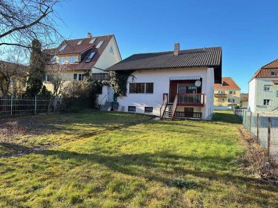 Bungalow m. ausbaufähigem Dachgeschoß (2. Whg.) mit 1.200 m2 Grundstück evtl. weit. Bebauung möglich