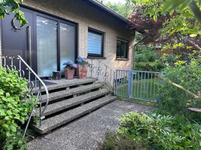 Attraktives Ein- oder Zweifamilienhaus mit hochwertiger Ausstattung und großem Grundstück