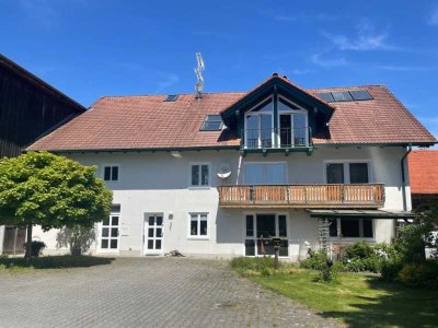 ÄUSSERST GROSSZÜGIGE -  2-ZIMMER - DG-WOHNUNG + STUDIO in BAUERNHAUS mit tollem BLICK!