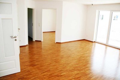 Ihr neues Zuhause: Lichtdurchflutete 3-Zimmer-Wohnung mit Traumbalkon, TG-Platz und Top-Ausstattung
