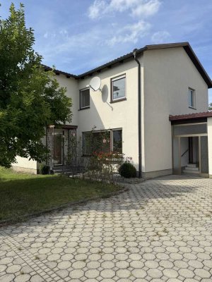 Gepflegtes  Haus auf schönem, sehr  großem Gartengrundstück
