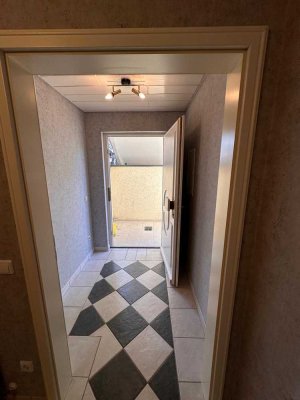 Helle 2-Zimmer Wohnung mit Garage in Karlsdorf-Neuthard
