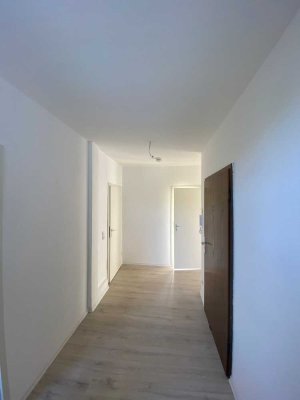 Renoviert ! / 4 Zimmer suchen neue Mieter / Gera