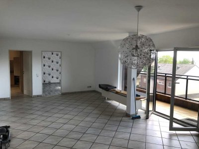 Schöne 4-Zimmer DG-Wohnung inkl. Garage in guter Lage mit Blick über die Dächer von Euskirchen