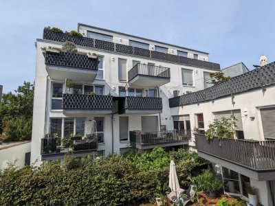 Komfort-4,5-Zi.-Whg. mit Einbauküche, 2 Balkonen, ca. 22 m² Dachterrasse und 2 Badern am östliche...