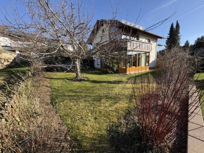 Modernisiertes Einfamilienwohnhaus ruhig gelegen mit Kachelofen und EBK.