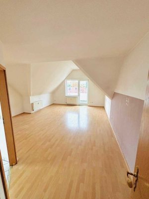 3,5 Zimmer DG-Wohnung mit Balkon (WBS!)