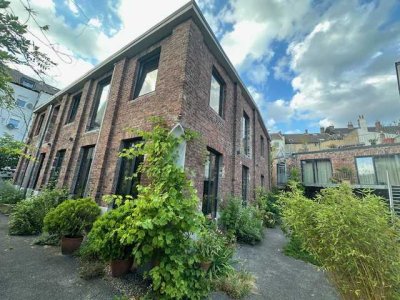 Leben in einer Stadtoase! Haus + Loft + Dachterrasse + begrünter Innenhof + Stellplatz