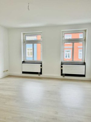 Schöne 4-Zimmer-Wohnung mit Balkon, Badewanne, Dusche und Einbauküche