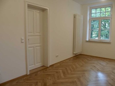 Wohnen am Park! Denkmalg. Stuck-Altbau: Sehr ruhige, gut geschnittene Loft-artige 2-Zi. Altbauwhg