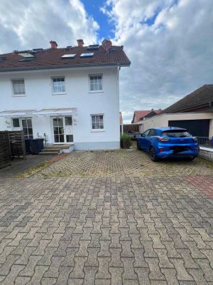 Stilvolle 4-Zimmer-Maisonette-Wohnung mit Balkon und EBK in Lörzweiler