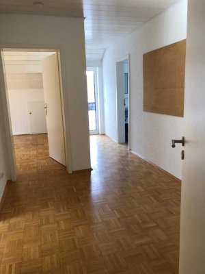 Top frisch renoviert 2 Zimmer / DG KB ruhige Lage