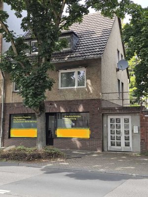 Miethaus mit einem Gewerbe und 3 Wohneinheiten
im Zentrum von Frechen