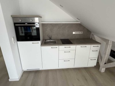 Helles 1-Zimmer-Appartement in DG mit separatem Bad, neu