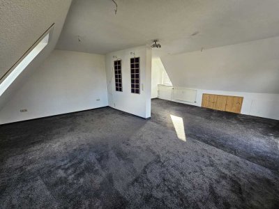 Helle 3,5-Zimmer Dachgeschosswohnung mit Balkon in Selbitz Frankenwaldstrasse