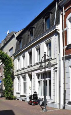 geräumige Innenstadtwohnung mit Balkon