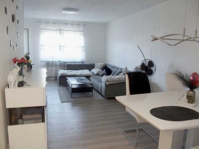 **Solvente Mieter gesucht, max. 2-3 Pers.** Moderne, helle 3-Zi.-Whg. mit EBK und Südbalkon