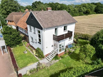 Einmalige Feldrandlage!!  - Gepflegtes Wohnhaus mit zusätzlichem Fachwerkhaus im Ensemble -