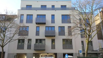 Apartment mit kpl. Inventar + großer Südbalkon, NEUBAU, Aufzug, ruhige Stadtlage, ab 01. Aug. 2025