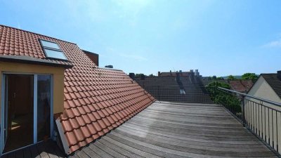 Moderne 2,5-Zimmer-Wohnung mit EBK und Dachterrasse in der Augustastraße 41