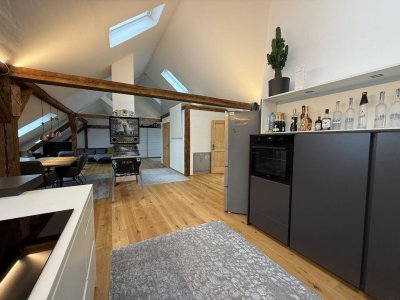 Seltene Gelegenheit! Hochwertige offen geschnittene Wohnung mit Uhrturm-Blick
