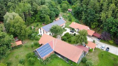 Hofstelle in ruhiger, idyllischer Alleinlage auf 11.540 m² Grundstück