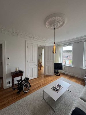 Luxuriös sanierte Altbauwohnung in Eimsbüttel mit Großzügigem, rückwärtigem , sonnigem Balkon!