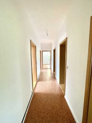 Helle 4-Raum-Wohnung mit Echtholzparkett