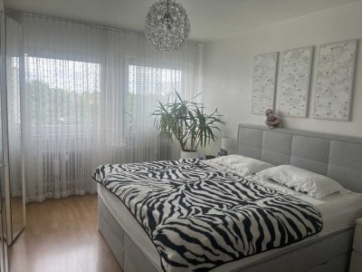 Geschmackvolle 2-Zimmer-Wohnung mit Balkon Aufzug und TG Stellplatz