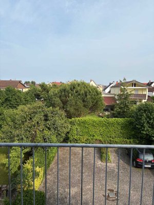 Geschmackvolle 3,5-Raum-DG-Wohnung mit Balkon in Römerberg