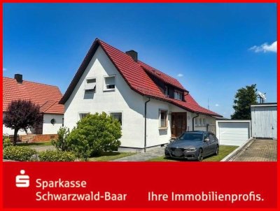 Gepflegtes Einfamilienhaus mit 2 Garagen