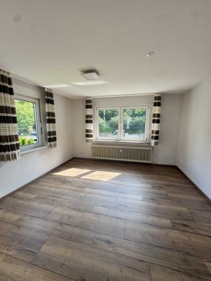 Helle 4-Zimmer-Wohnung mit Garten und Stellplätzen