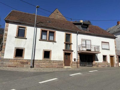 großes Bauernhaus in Lambsborn mit viel Platz
