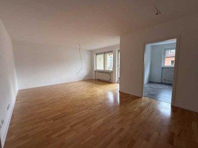 Helle 2-Zimmer-Wohnung mit Balkon, Küche & Stellplatz in der Fürther Südstadt