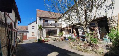 HEMING-IMMOBILIEN -  7 ZKB - charmante Hofreite mit großer Scheune/Halle