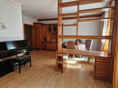 Sanierungsbedürftige 3 Zimmer Wohnung