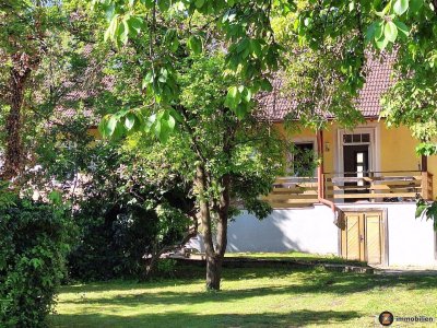 Mehrparteienhaus mit 4 Wohneinheiten und schönem Garten!